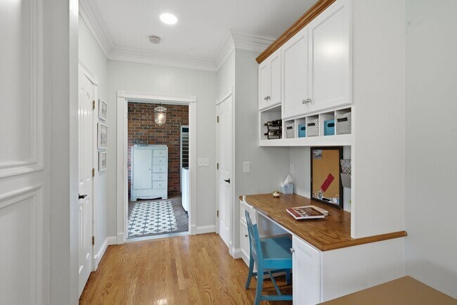 Building Photo - 1733 Carriage Ct