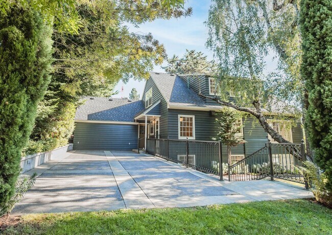 Building Photo - 4527 SW 29th Ave
