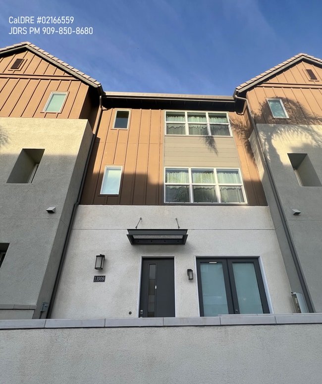 Building Photo - Price Lowered! Rancho Cucamonga 3 Bedroom Condo