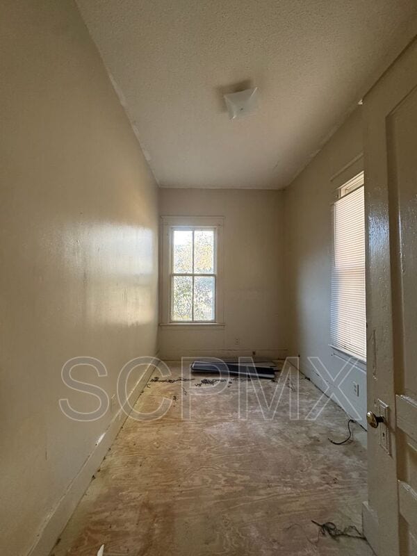 Building Photo - 1529 Henley St