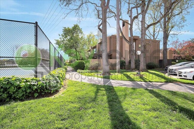 Building Photo - 2254 Woodside Ln