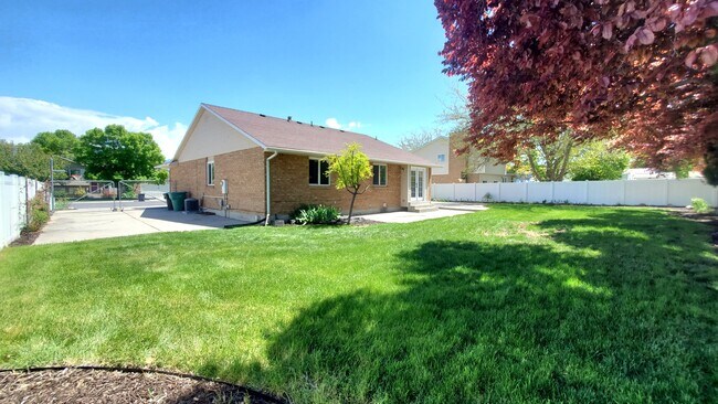Building Photo - 9266 S Edenbrook Way