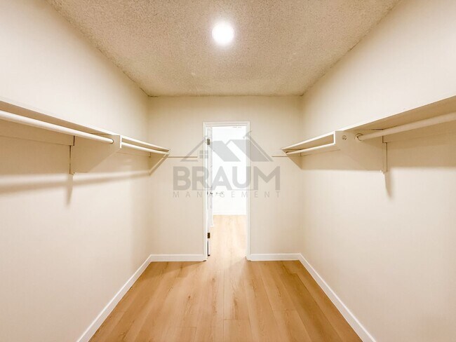 Building Photo - 6041 Whitsett Ave