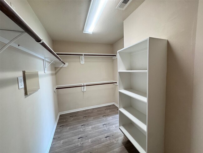 Building Photo - 25210 Ginger Ranch Dr