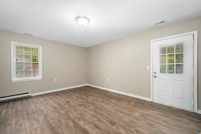 Building Photo - 9201 Rattlesnake Rd