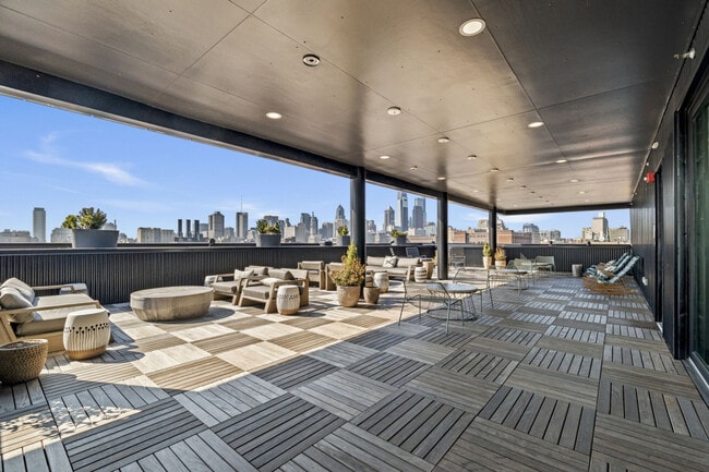 Building Photo - 501 N Perth St