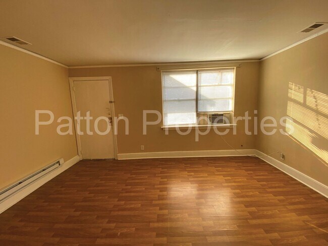 Building Photo - 1013-1015 Munsen Springs Dr - Inside CoC - R16501-02-14