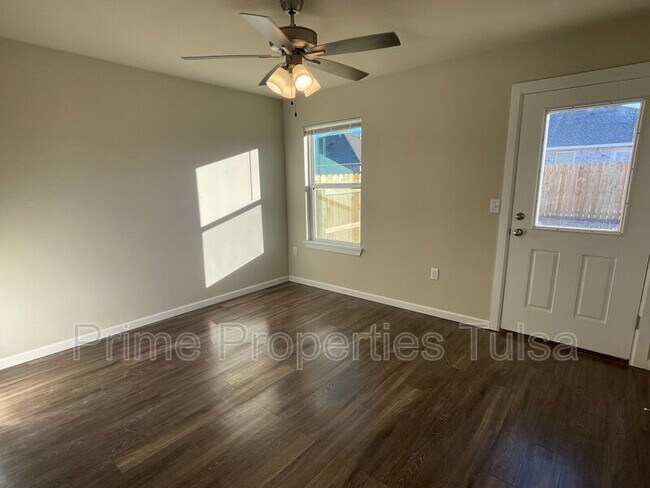 Building Photo - 1517 Rosewood Dr