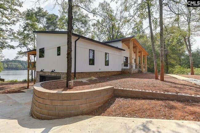Building Photo - Lake Front Property with Dock
