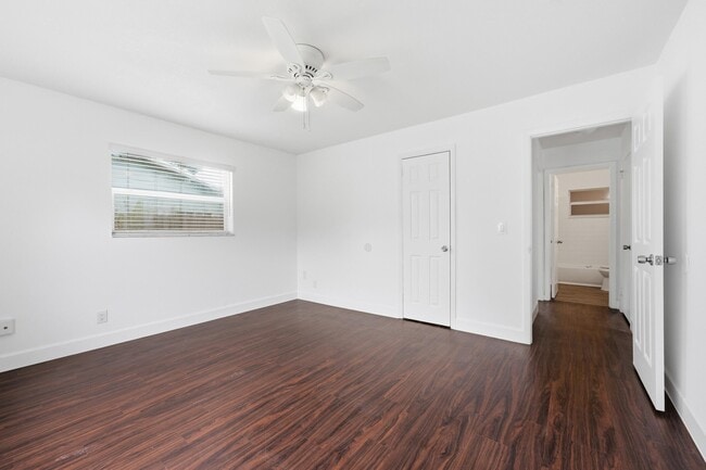 Building Photo - 3847 Roan Ct E
