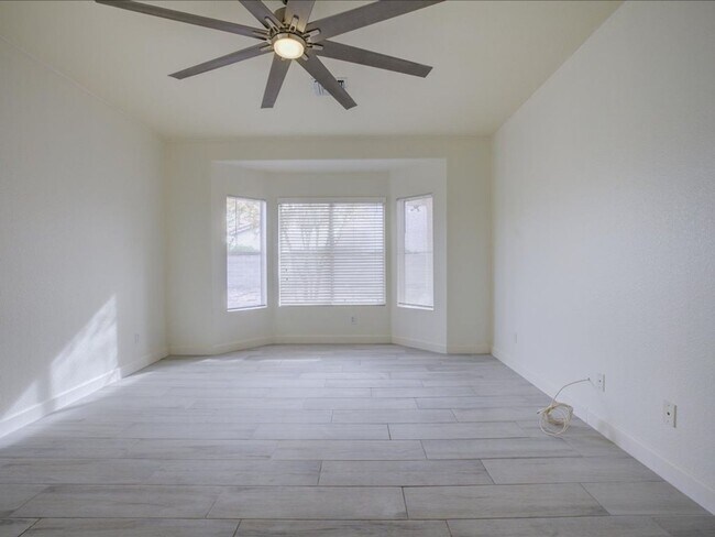 Building Photo - $500 OFF FIRST FULL MONTHS RENT!