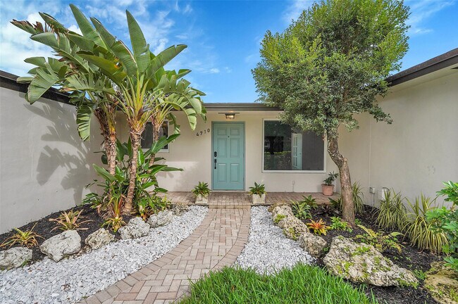 Building Photo - 4710 SW 43rd Ave