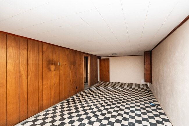 Building Photo - Lovely 3 Bedroom 2 Bathroom Home