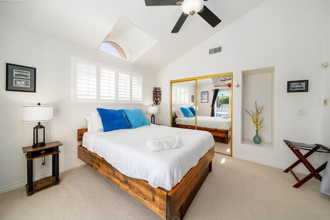 Building Photo - 3464 Carlsbad Blvd