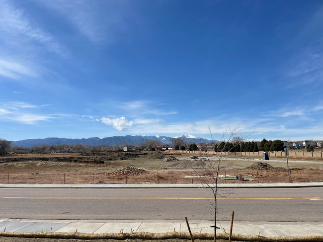 Building Photo - 6565 Carriage Meadows Dr