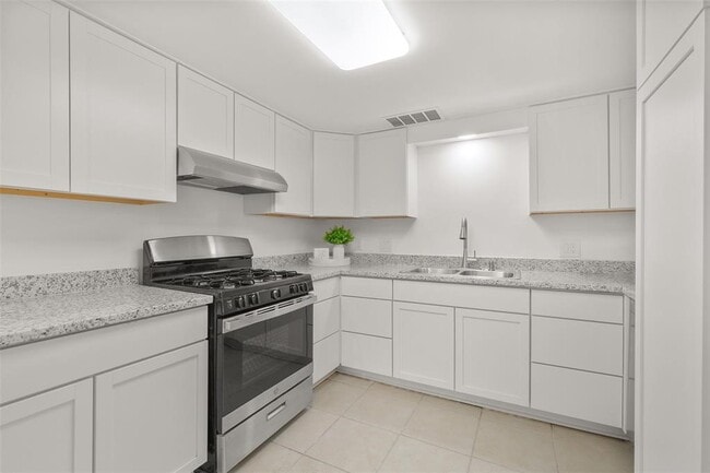 Building Photo - 3371 Continental Dr