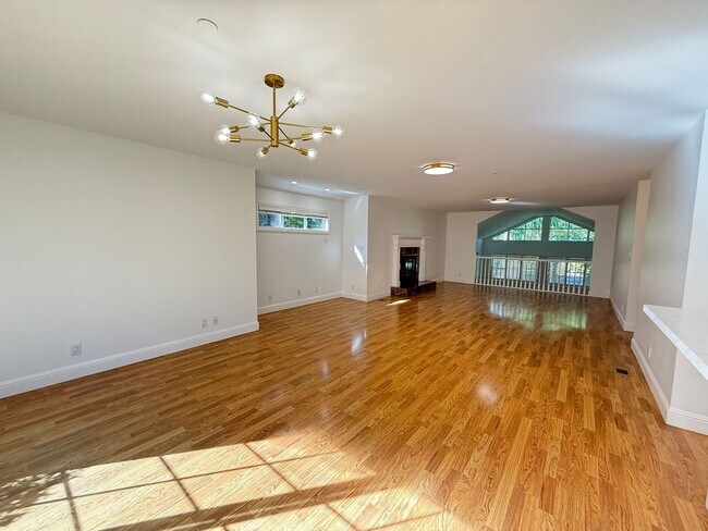Building Photo - ? Elegant & Expansive Redwood City Home – ...