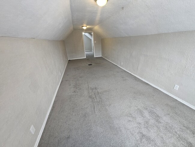 Building Photo - 931 Helmsdale Rd