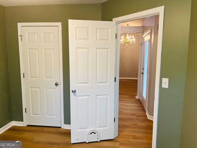 Building Photo - 165 River Park Dr