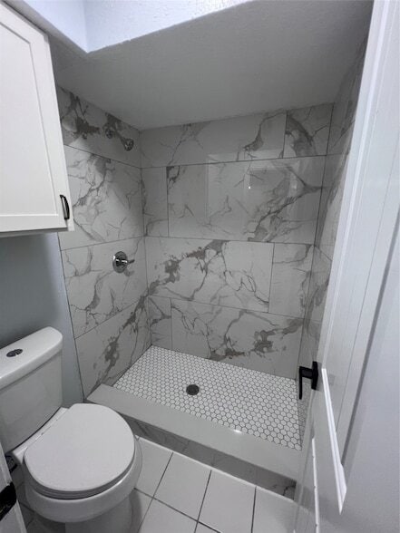 Building Photo - 818 Fairlawn Dr