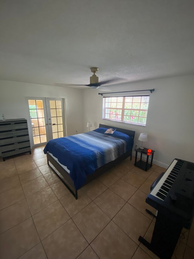 Building Photo - 8861 Ridgeland Dr