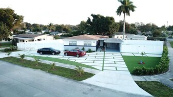 Building Photo - 3240 SW 17th St