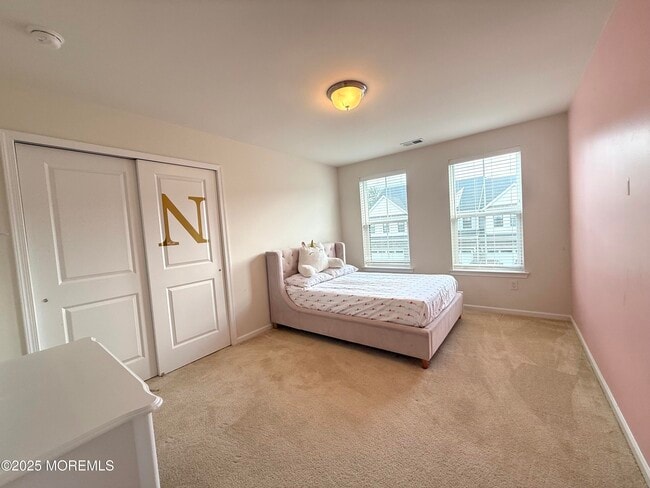 Building Photo - 6 Wisteria Ct