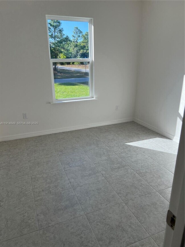 Building Photo - 55 Douglas Ave S