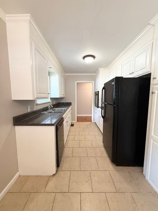 Building Photo - 6604 Granada Dr