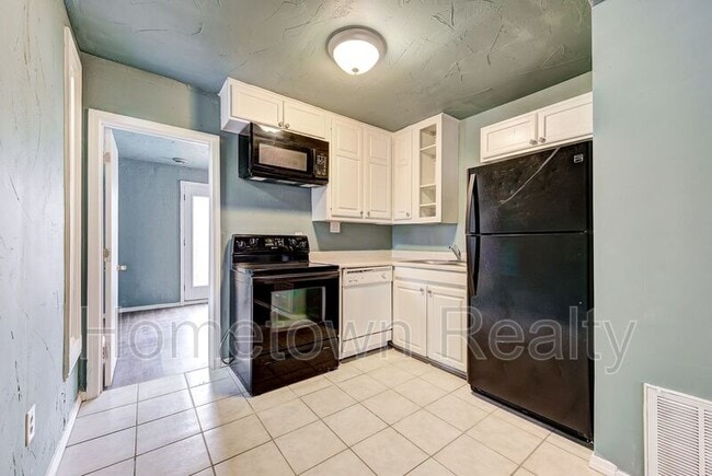 Building Photo - 2200 N St Luke Ave