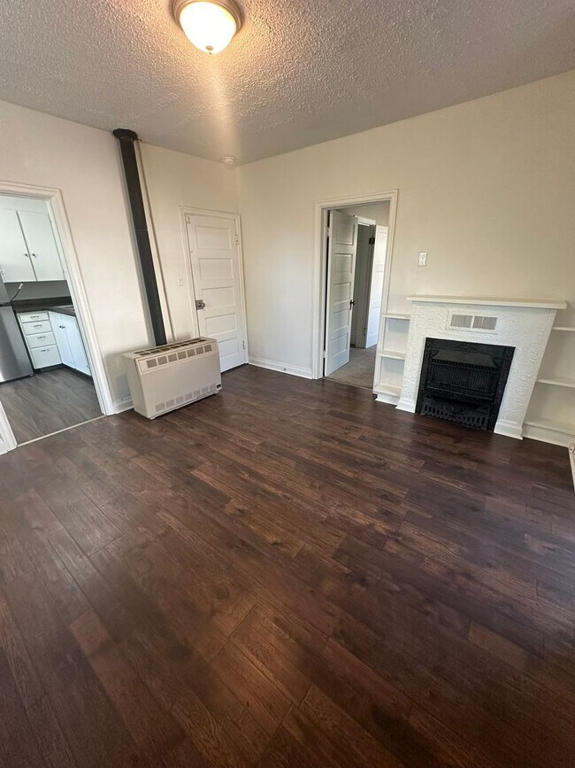 Building Photo - 113 N 6th St