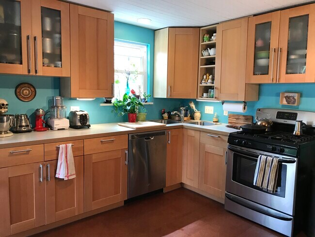 Building Photo - 3234 Dobson St