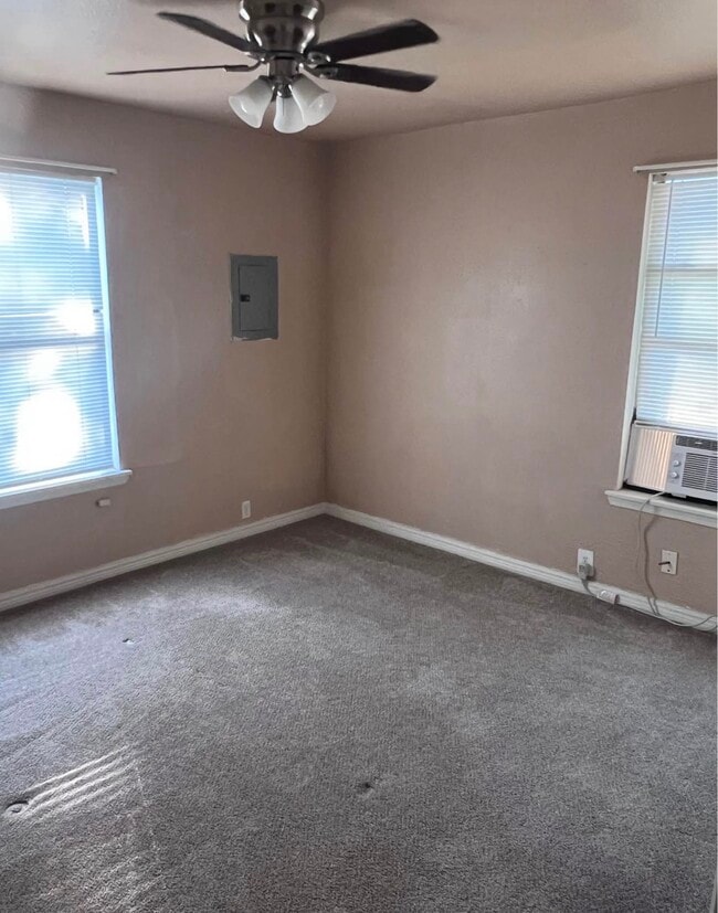 Building Photo - 101 SW 8th St