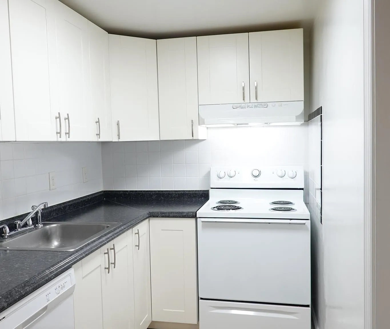 Building Photo - 910 Kennebec Ave