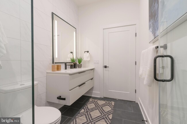 Building Photo - 1421-23-1423 E Columbia Ave