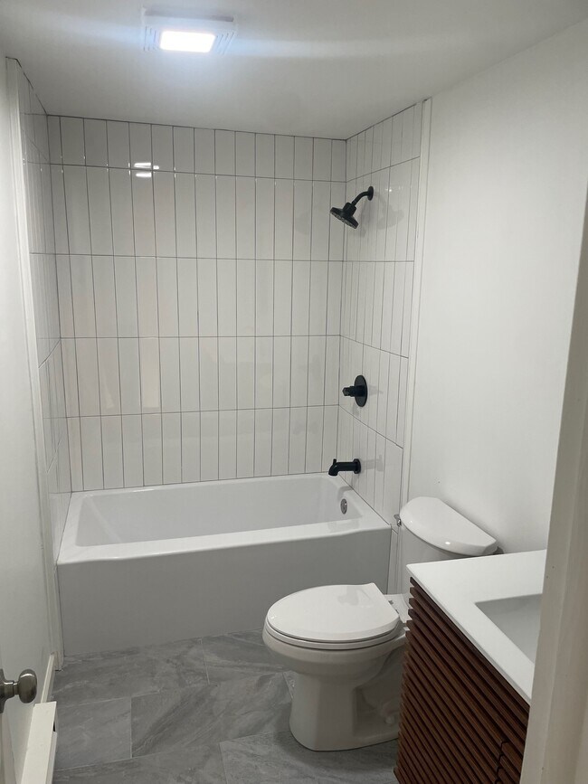 Building Photo - 46 Orchard St