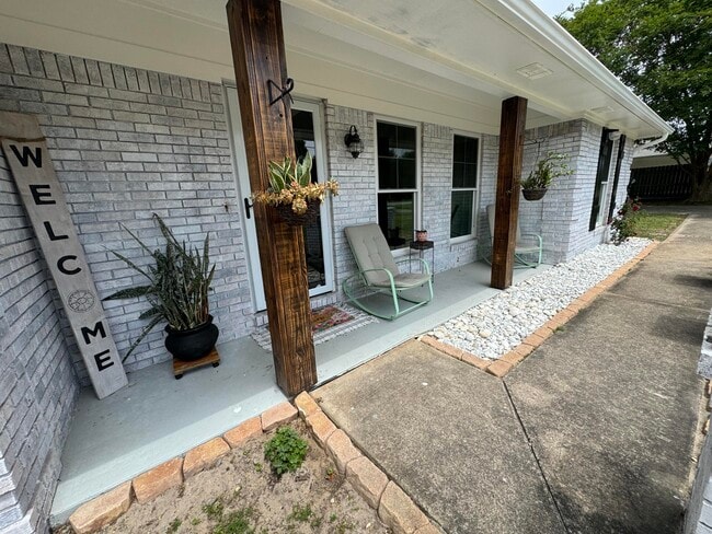 Building Photo - 220 Wynnehaven Beach Rd