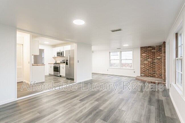 Building Photo - 805 N Landing Rd