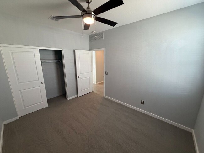 Building Photo - 3673 E Sandoval Dr