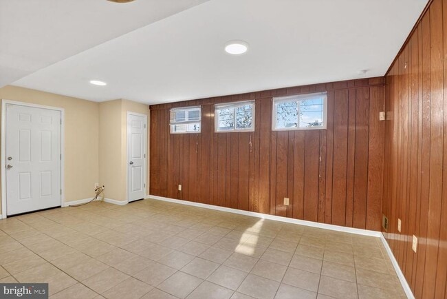 Building Photo - 2308 Senator Ave