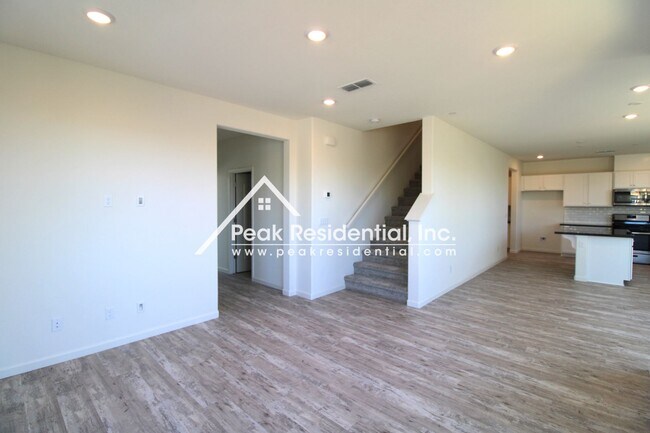 Building Photo - Newer 4bd/3ba Folsom Home with 2 Car Garage