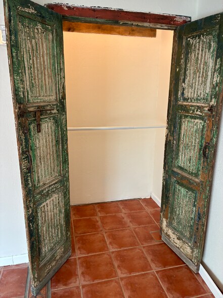 Building Photo - 723 Agua Fria St