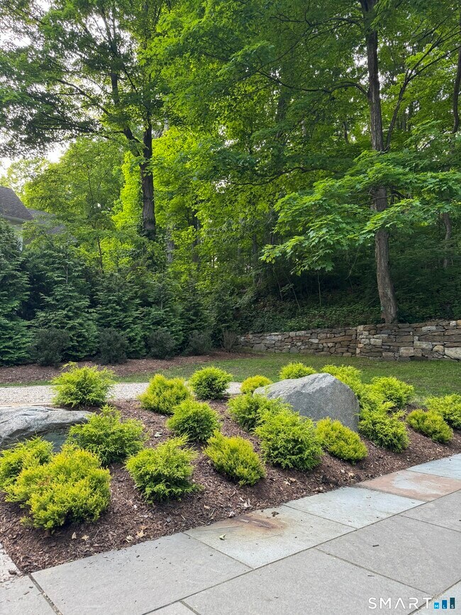 Building Photo - 4 Main St