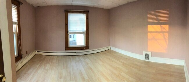 Building Photo - 184 Middle St