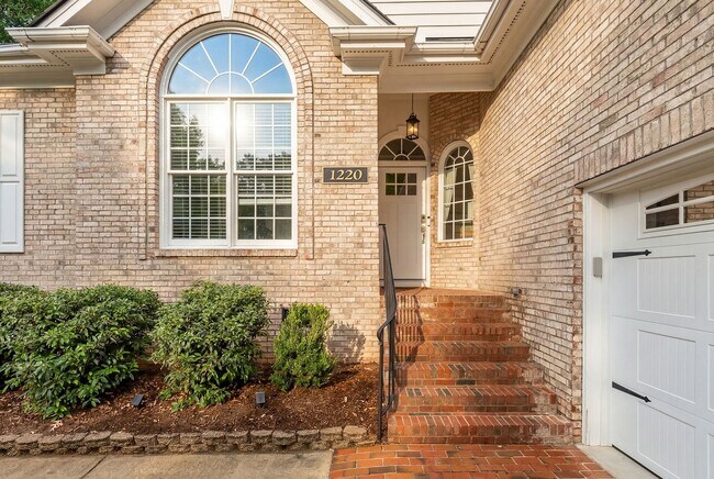 Building Photo - Gorgeous brick ranch with bonus room!!! Application Pending