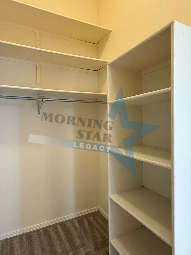 Building Photo - 4 bedroom, 4 bath house - Must see landscaping!