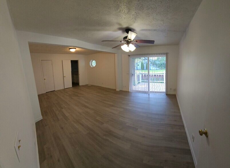 Primary Bedroom - 360 Steven Ct