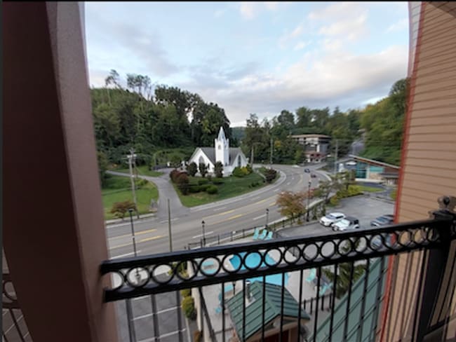 Building Photo - Turnkey Furnished Condo