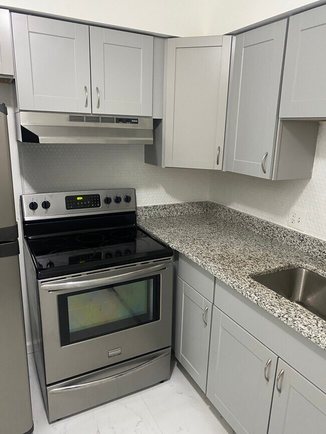 Building Photo - 719 E Walled Lake Dr