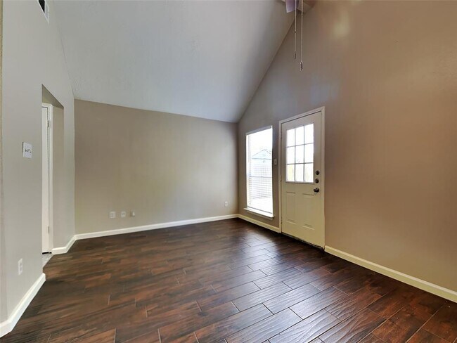 Building Photo - 16130 Canaridge Dr